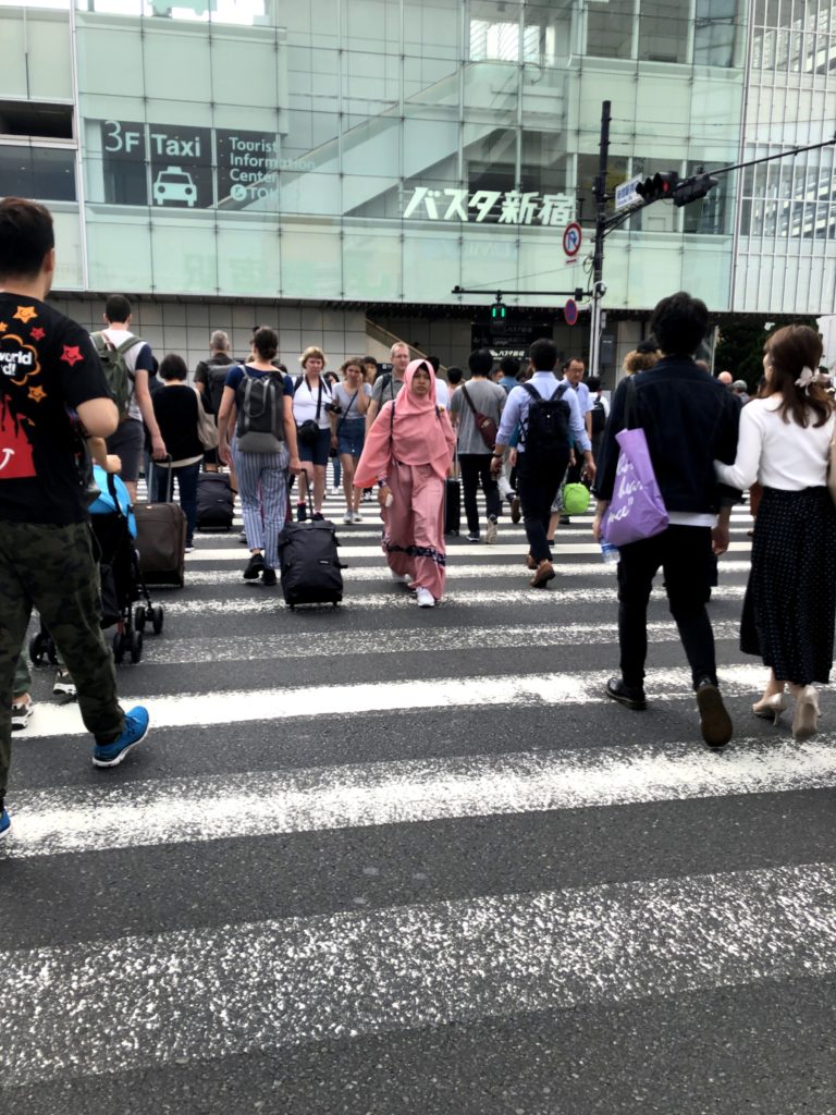 JR新宿駅南口の横断歩道